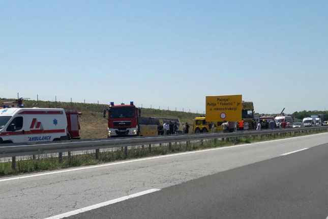 Poljski autobus sa decom sleteo sa puta kod Malog Iđoša, jedna osoba poginula