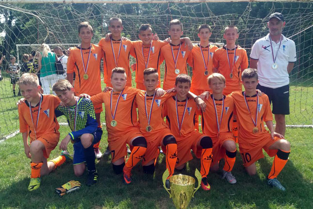 Fudbal: "Petlići" i "pioniri" Spartaka najbolji na "Spektar kupu" u Somboru