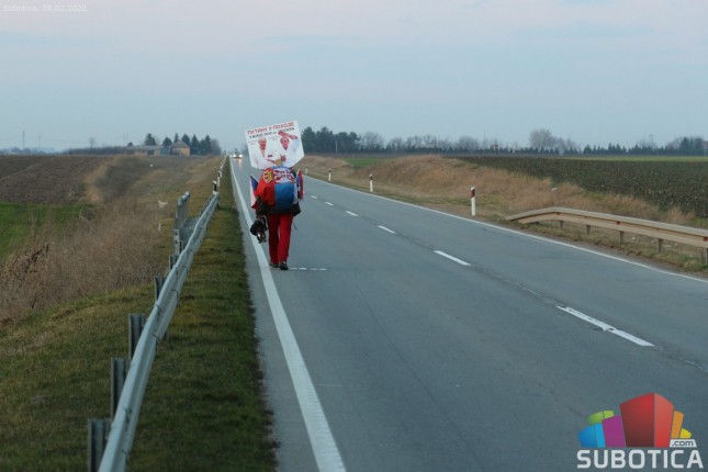 Užički Supermen stigao do Subotice – krajnji cilj Crveni trg