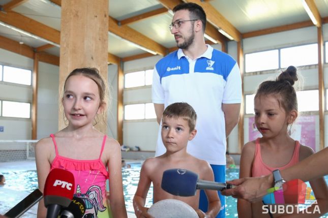 Počela besplatna škola plivanja za đake 2. razreda