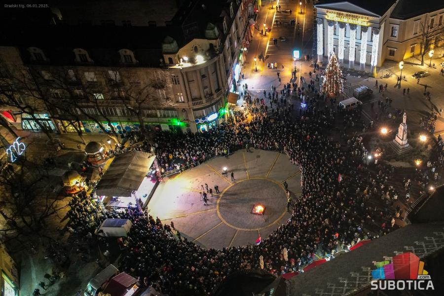 Kraj tradicije: Nema više paljenja badnjaka na Trgu i organizovanog odlaska u šumu