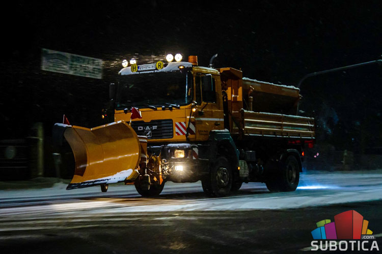 Zimske službe u punoj pripravnosti: Preventivno soljenje i neprekidan rad na terenu