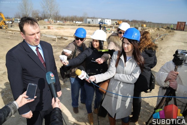 Fabrika vode gradi se punom parom