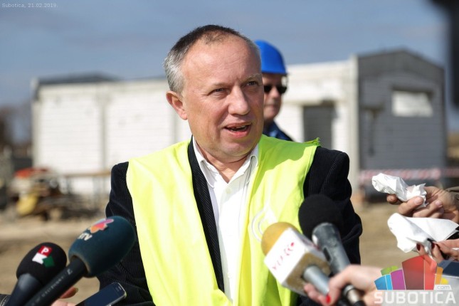 Fabrika vode gradi se punom parom