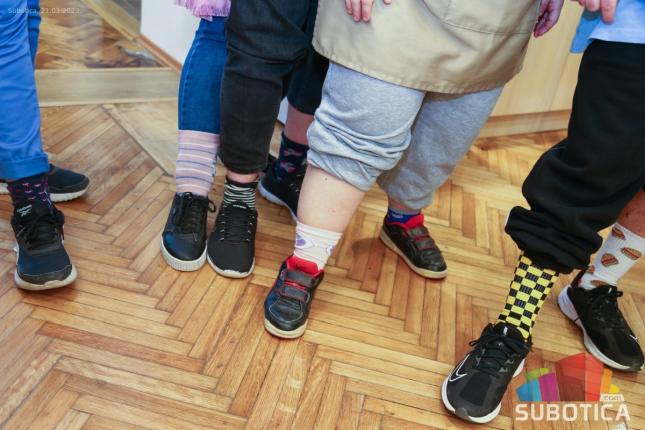 Šarene čarape u znak podrške osobama sa Daunovim sindromom!