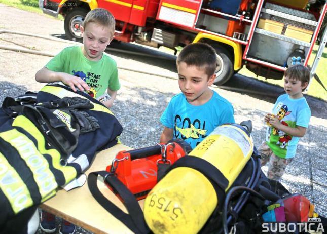 Taktično-tehnički zbor policije u nedelju ispred svečanog ulaza u Gradsku kuću