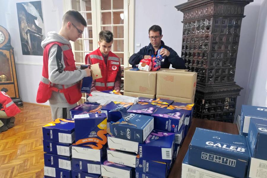 Novogodišnja radost za decu korisnike Narodne kuhinje i lečene na dečjem odeljenu bolnice