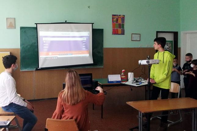 Školarci čuvaju maternji jezik