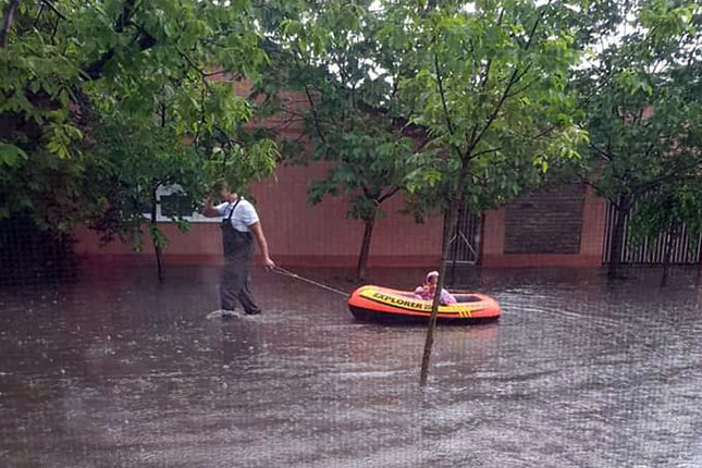 Poplave su posledica jakih kiša i slabog kapaciteta odvoda