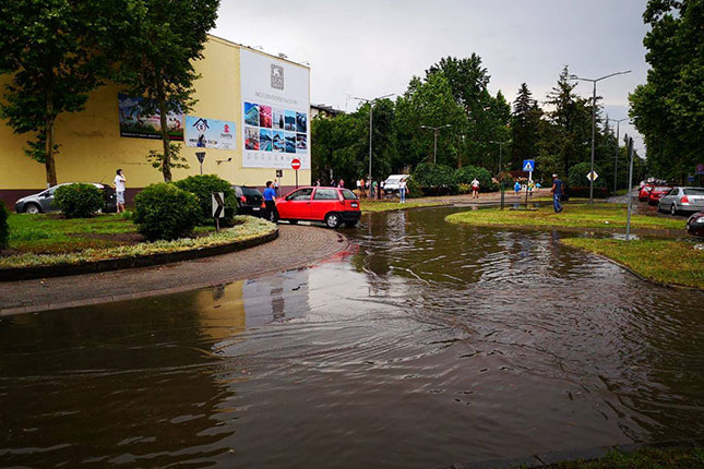 Poplave su posledica jakih kiša i slabog kapaciteta odvoda