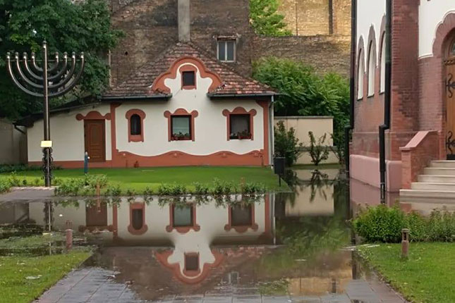Poplave su posledica jakih kiša i slabog kapaciteta odvoda