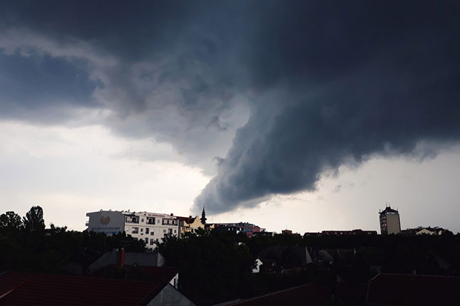 Poplave su posledica jakih kiša i slabog kapaciteta odvoda