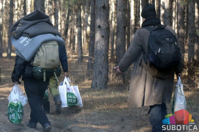 Migranti i dalje pristižu na sever Srbije, policija ih premešta u Preševo, taksisti ih vraćaju