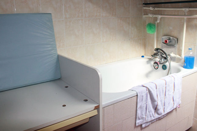 Materinski centar - stručna pomoć i smeštaj za socijalno ugrožene trudnice i majke