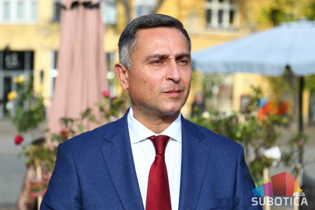 Cveće i sadnice preplavili centar grada