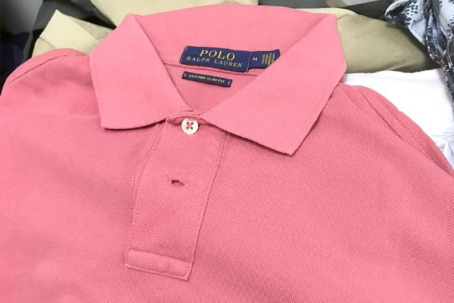 Zaplenjena veća količina firmirane garderobe, električnih aparata i alata