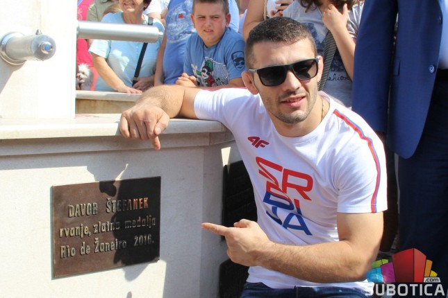 Davor Štefanek primio priznanje za najboljeg rvača sveta u 2016. godini