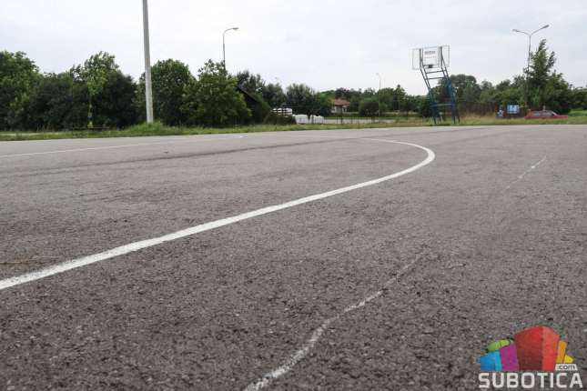 Tartan podloga na terenu u Aleksandrovu do kraja jula