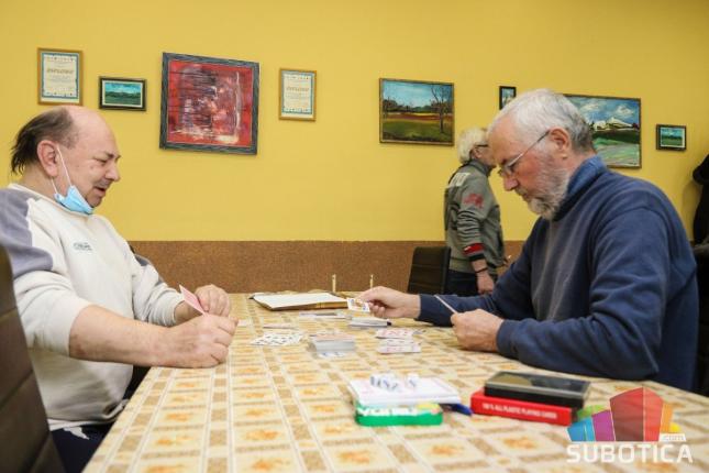 Unapređeni uslovi za druženje starijih sugrađana u prostorijama MZ "Dudova šuma"