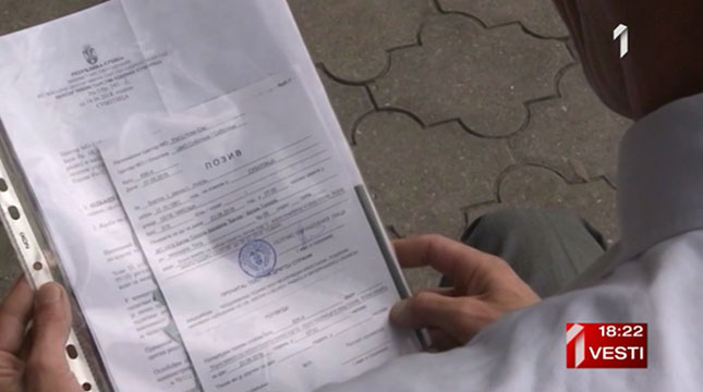 Samohrani otac na dvonedeljnu vojnu vežbu poveo i decu