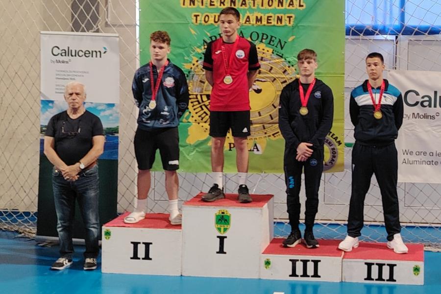 Rvanje: Tri medalje za Spartak na turniru u Puli