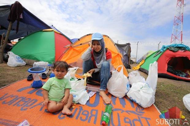 Teški uslovi u improvizovanom kampu na Graničnom prelazu "Kelebija"