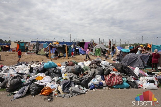 Teški uslovi u improvizovanom kampu na Graničnom prelazu "Kelebija"