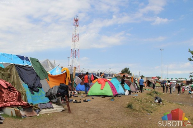 Teški uslovi u improvizovanom kampu na Graničnom prelazu "Kelebija"