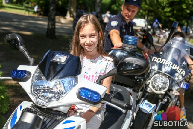 Dan policije obeležen uz prikaz opreme i naoružanja