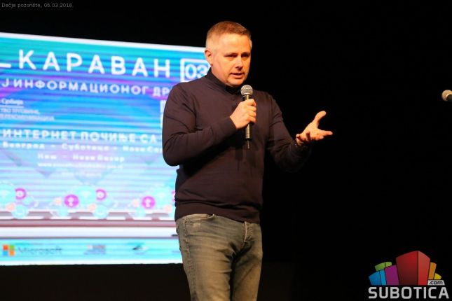 "Kako da najlakše upropastite svoj život onlajn"