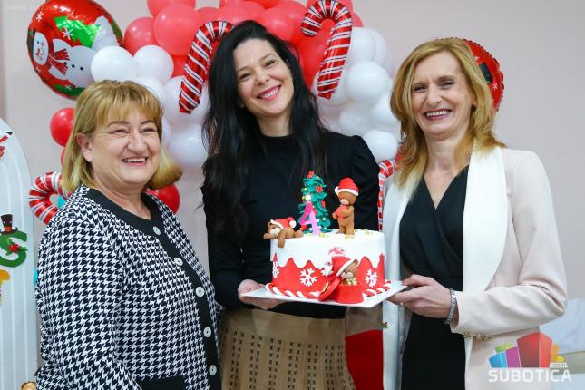 Grupa "Naše malo nekome je sve" darivala paketiće našim najmlađima i proslavila četiri godine rada