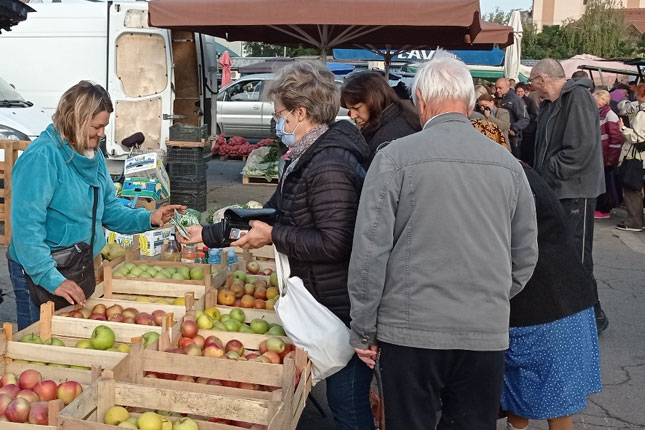 Jubilarni 20. "Vašar zimnice" na Kvantašu okupio veliki broj prodavaca i kupaca