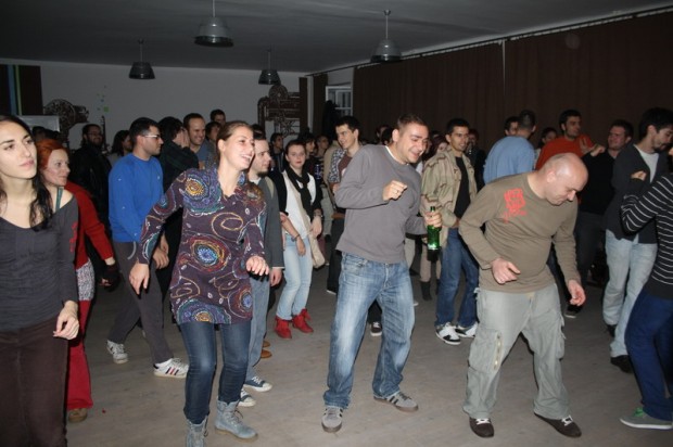 Nastup benda "Lost Propelleros" u "Skladištu"