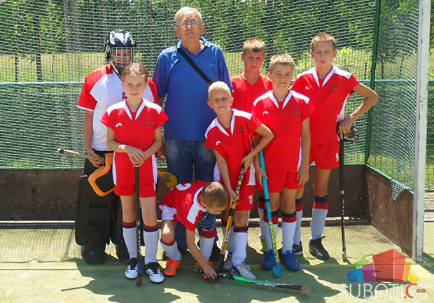 Hokejaši na travi ostvarili značajan uspeh na međunarodnom turniru u Sloveniji