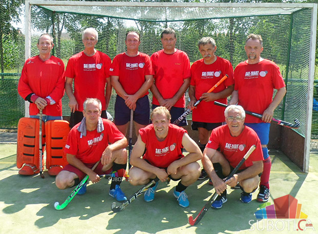 Hokejaši na travi ostvarili značajan uspeh na međunarodnom turniru u Sloveniji