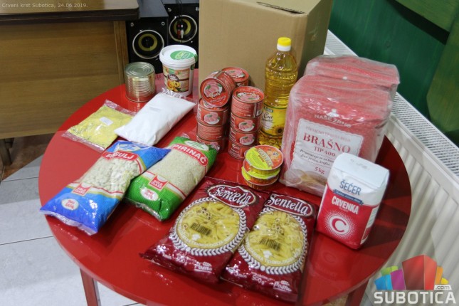 Crveni krst završio podelu prehrambenih paketa pred letnju pauzu Narodne kuhinje