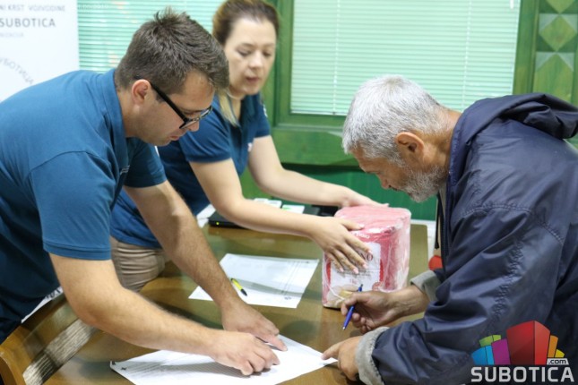 Crveni krst završio podelu prehrambenih paketa pred letnju pauzu Narodne kuhinje