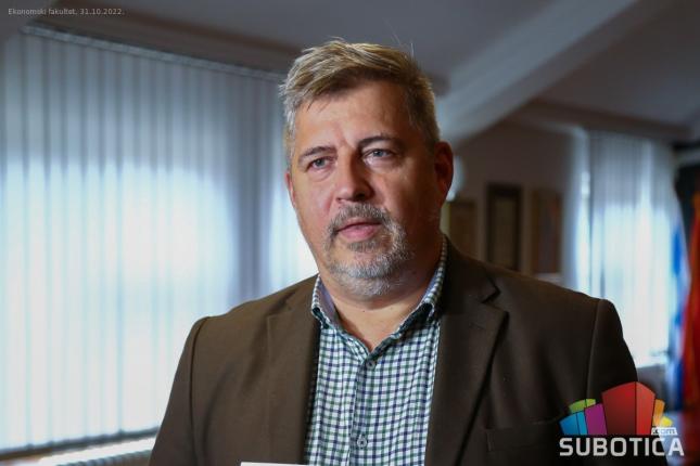 "Uloži znanje, zaradi uspeh" - Ekonomski fakultet nagradio studente koji su osmislili najbolje slogane za upis