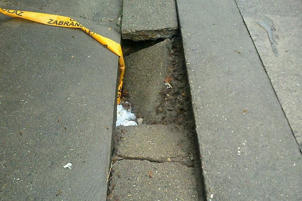 Objekte komunalne infrastrukture pored zgrada popravljaju preduzeća, a ne građani!