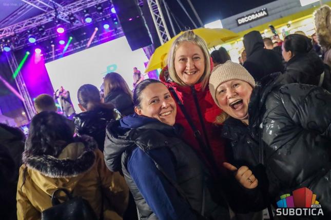 "STOP SHOP" proslava traje do subote, koncert Magla benda obeležio prvi dan