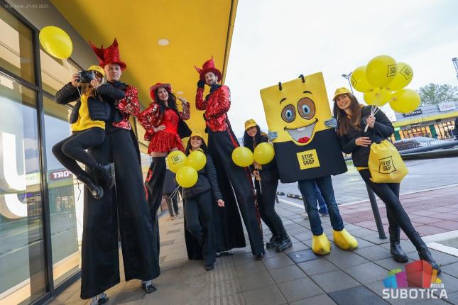 "STOP SHOP" proslava traje do subote, koncert Magla benda obeležio prvi dan