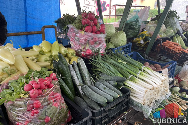 Sezona salata u jeku, mladih krompira još uvek nema