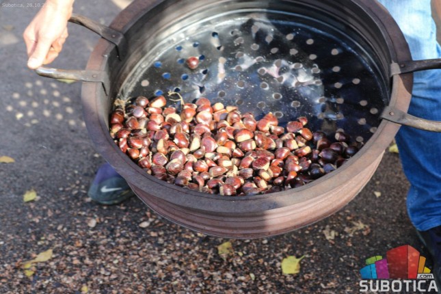 Pečeno kestenje među omiljenim jesenjim poslasticama Subotičana