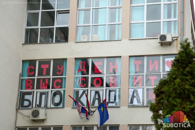 Studenti u blokadi ispred VSOVSU: Ovo je studentska blokada i ne mogu je prekinuti nastavnici bez našeg učešća