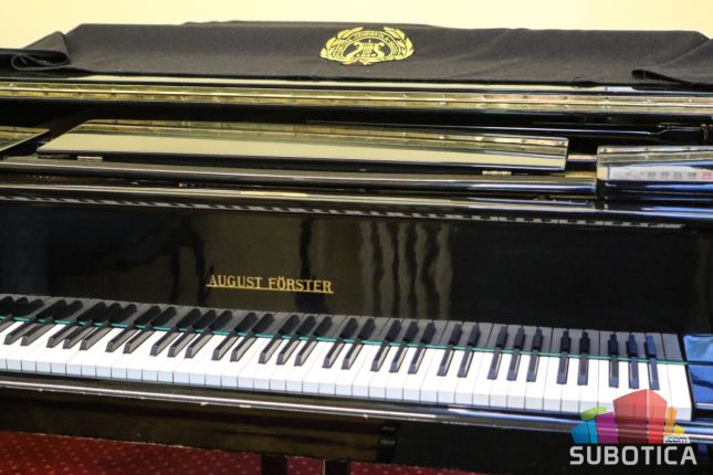 Mlada pijanistkinja Danijela Zvekić: Muzikom izražavam ono što nikada ne bih mogla rečima