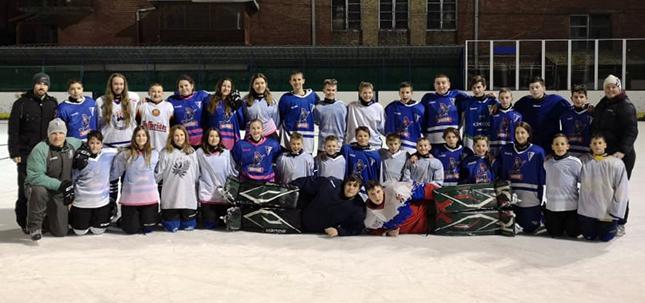 Hokejaši Spartaka "poljubili" led na Gradskom klizalištu