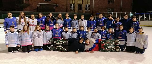 Hokejaši Spartaka "poljubili" led na Gradskom klizalištu