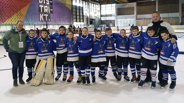 Hokejaši Spartaka "poljubili" led na Gradskom klizalištu