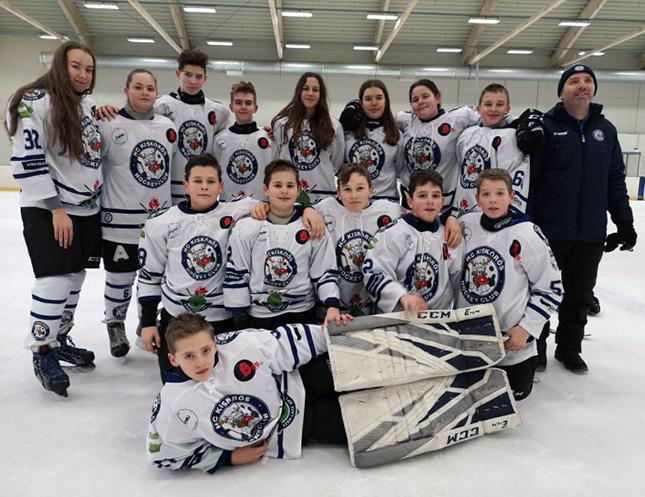 Hokejaši Spartaka "poljubili" led na Gradskom klizalištu