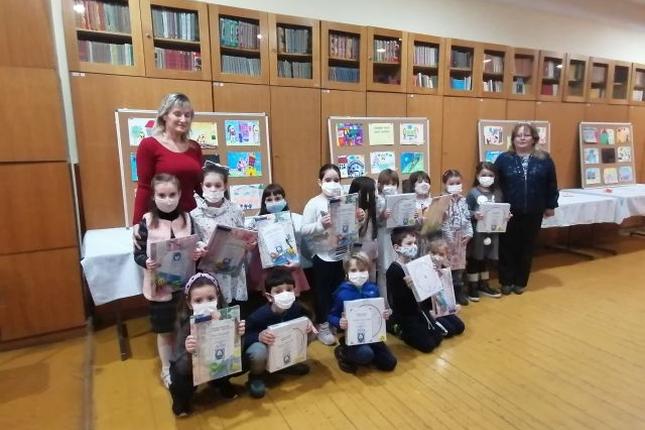 Deca predškolskog uzrasta izložila likovne radove u “Zmaju”